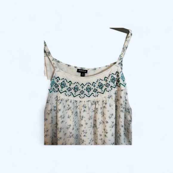A Torrid top in size 4X - Picture 2 of 6
